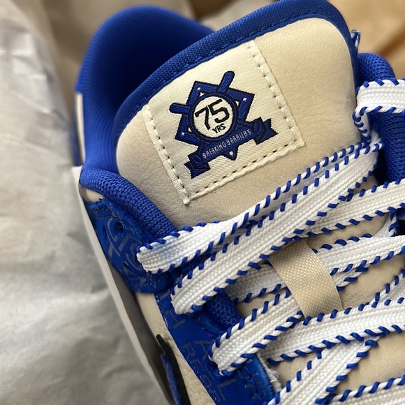 Nike Jackie Robinson size 7 Mens 8.5 women - Picture 5 of 5
